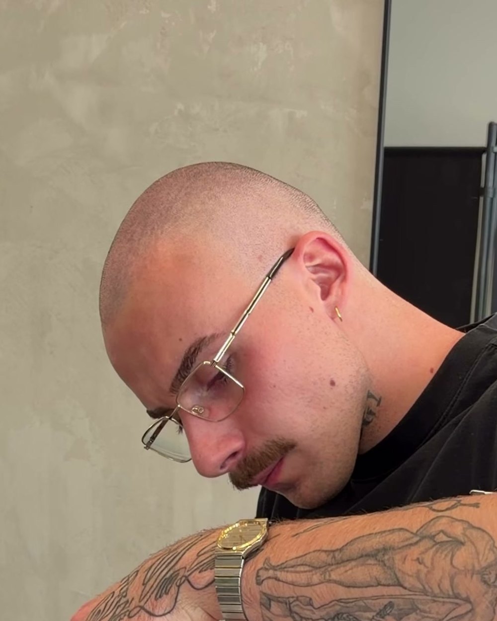 Axel en coupe au studio